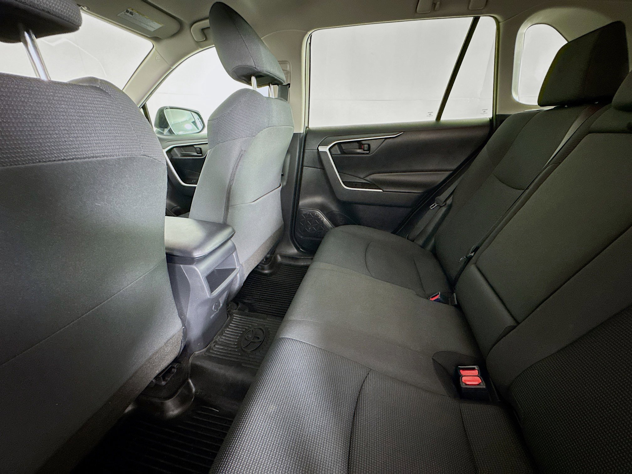 Used 2019 Toyota RAV4 LE FWD image 23