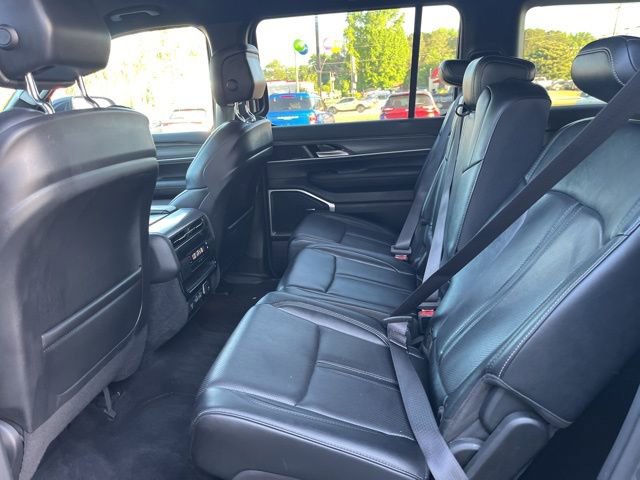 Used 2024 Jeep Wagoneer L Series II w/ Flexible Seating Group AWD/4WD image 12