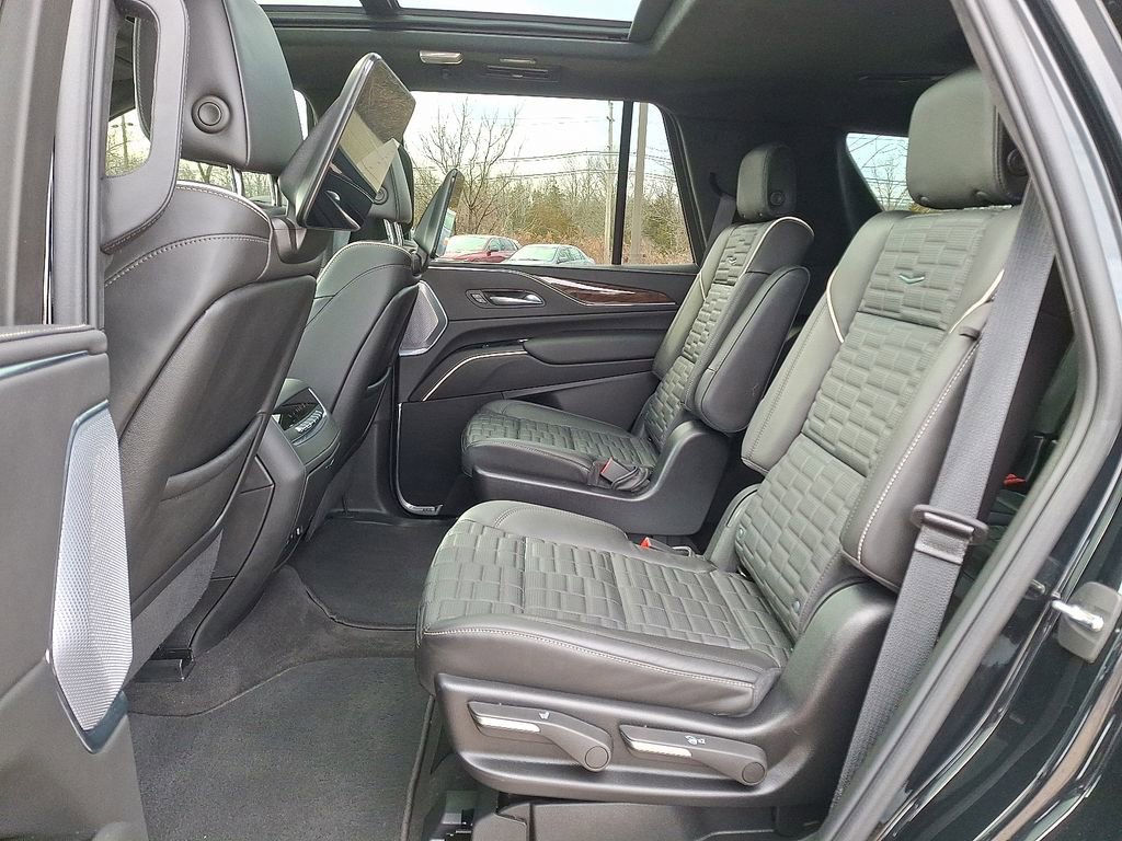 Used 2024 Cadillac Escalade Sport Platinum w/ Heavy-Duty Trailer Package image 18