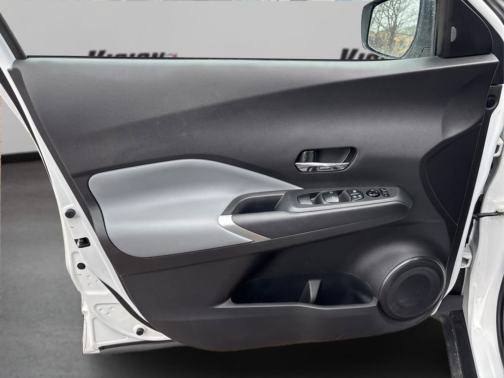 Used 2023 Nissan Kicks SR w/ SR Premium Package image 19