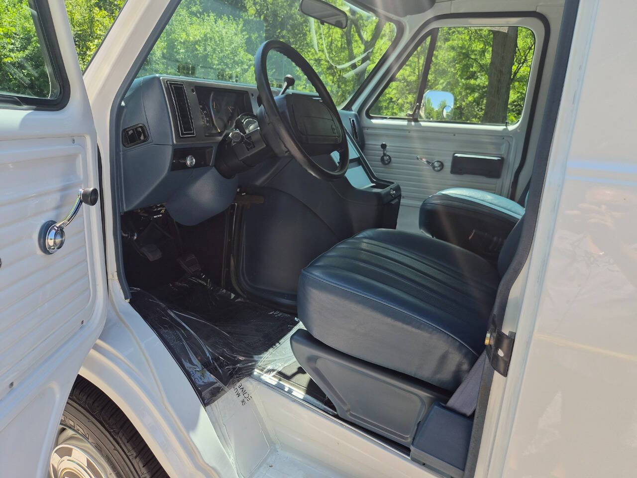 Used 1995 Chevrolet G20 RWD image 9