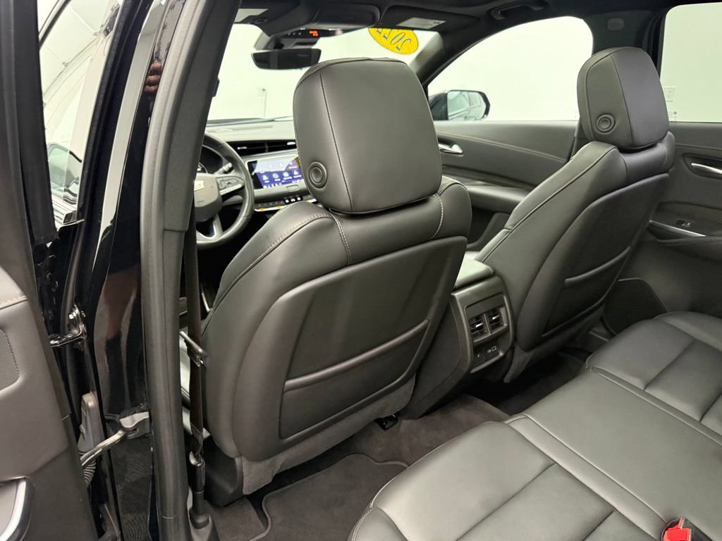 Used 2022 Cadillac XT4 Sport w/ Comfort Package AWD/4WD image 38