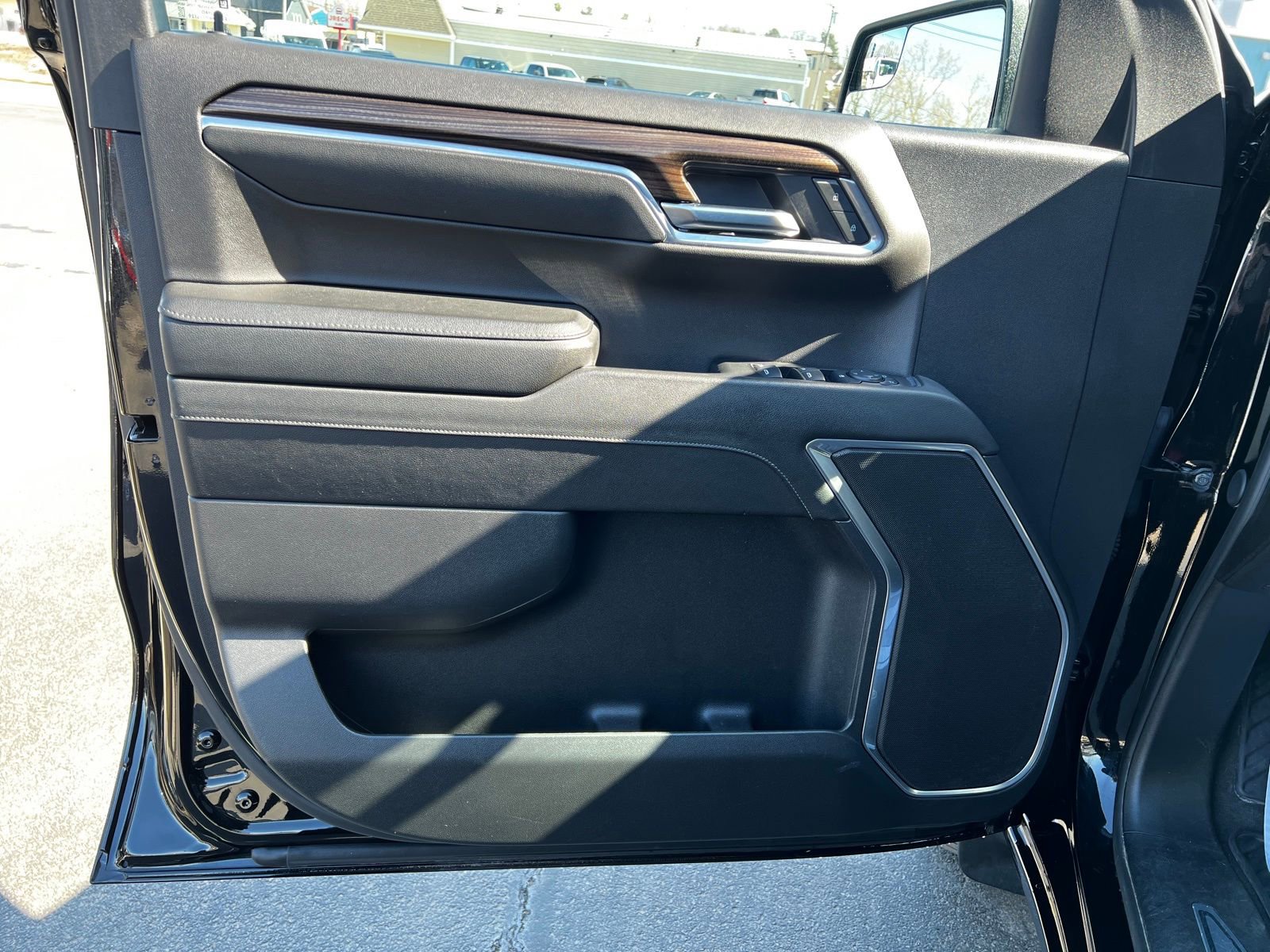 Used 2024 Chevrolet Silverado 1500 LT image 9