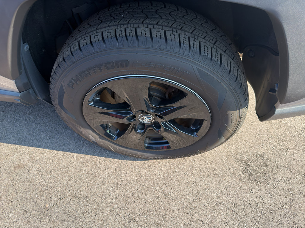 Used 2020 Toyota RAV4 XLE FWD image 7