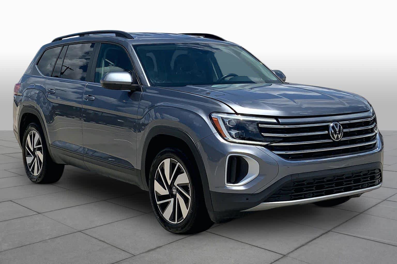 Used 2024 Volkswagen Atlas SE AWD/4WD image 3