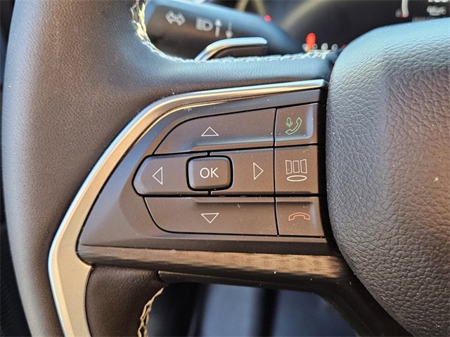 Used 2025 Jeep Grand Cherokee Laredo image 24