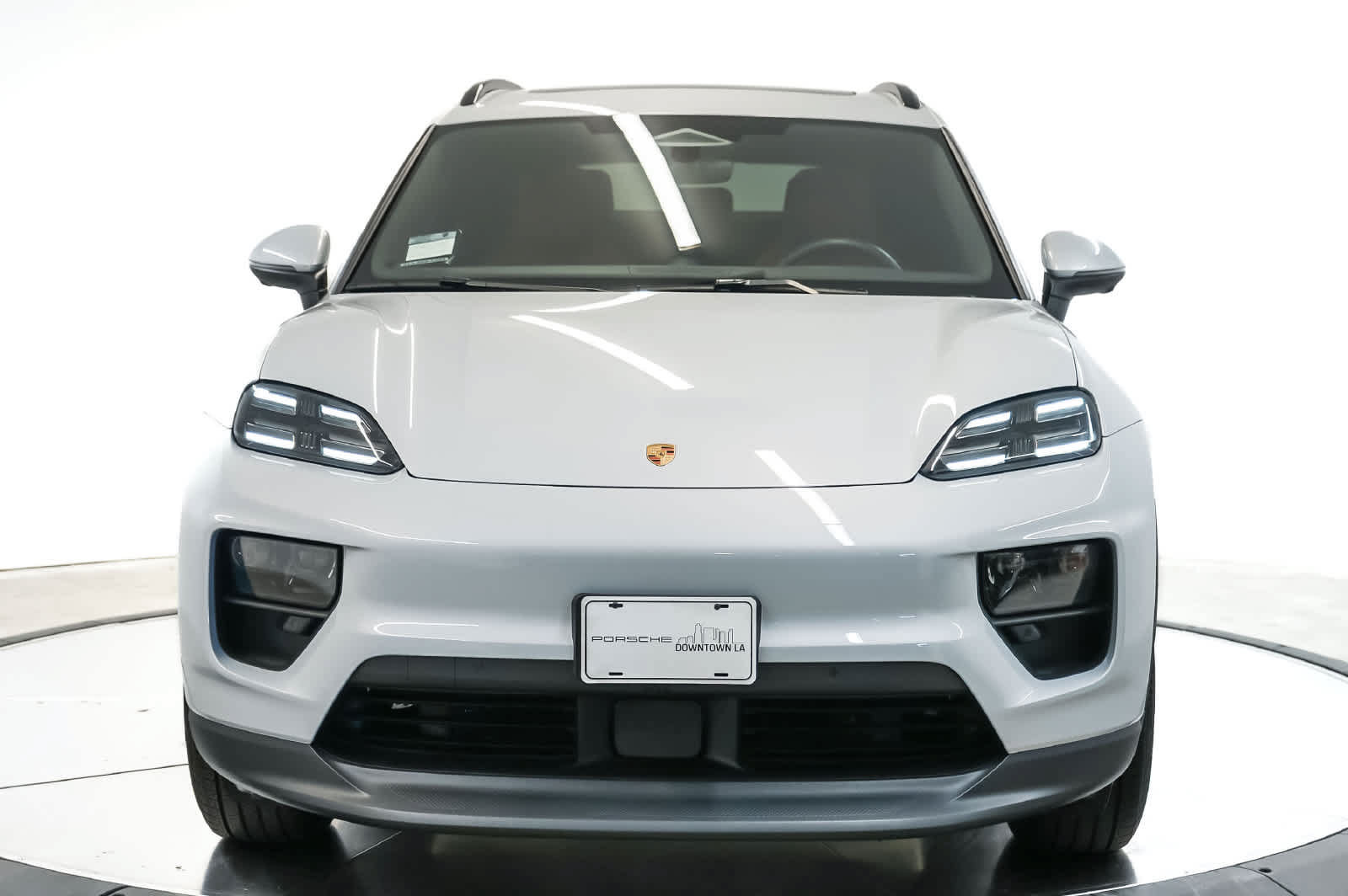 Certified 2025 Porsche Macan 4S Electric AWD/4WD image 6