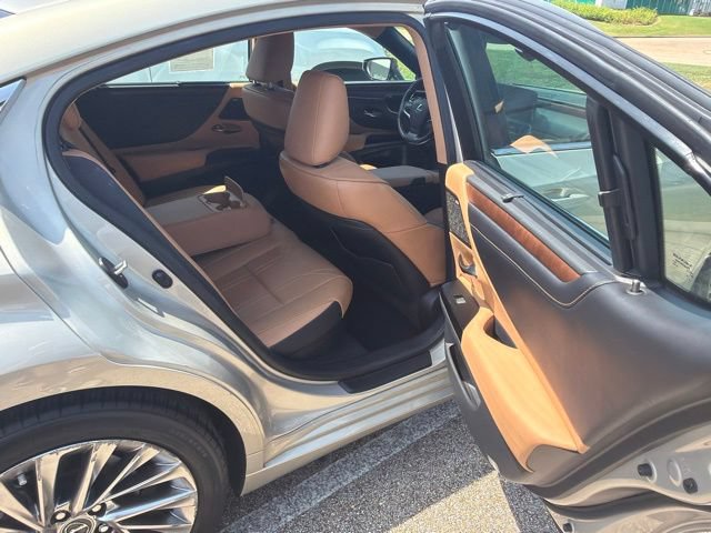 Used 2022 Lexus ES 300h Ultra Luxury w/ Accessory Package 2 FWD image 23