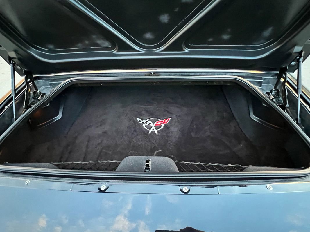 Used 2004 Chevrolet Corvette Convertible w/ Preferred Equipment Group image 14