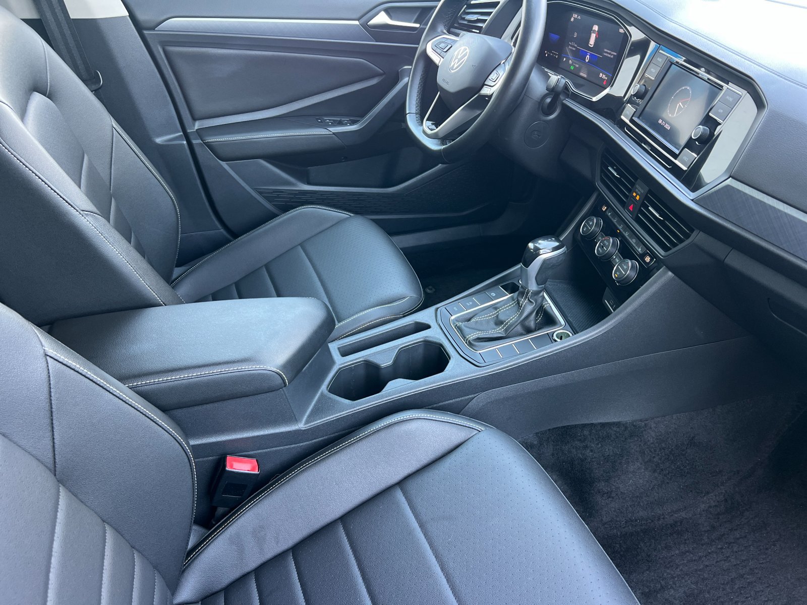 Used 2022 Volkswagen Jetta SE FWD image 15