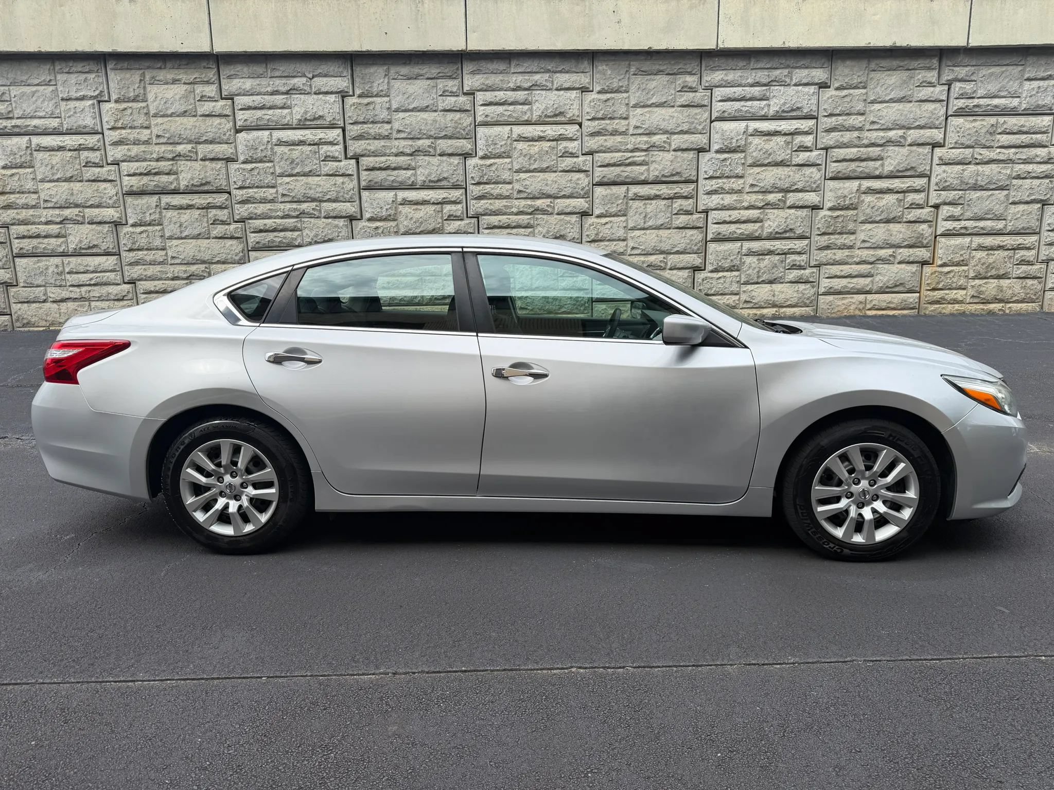Used 2016 Nissan Altima 2.5 S w/ Power Driver Seat Package FWD image 6
