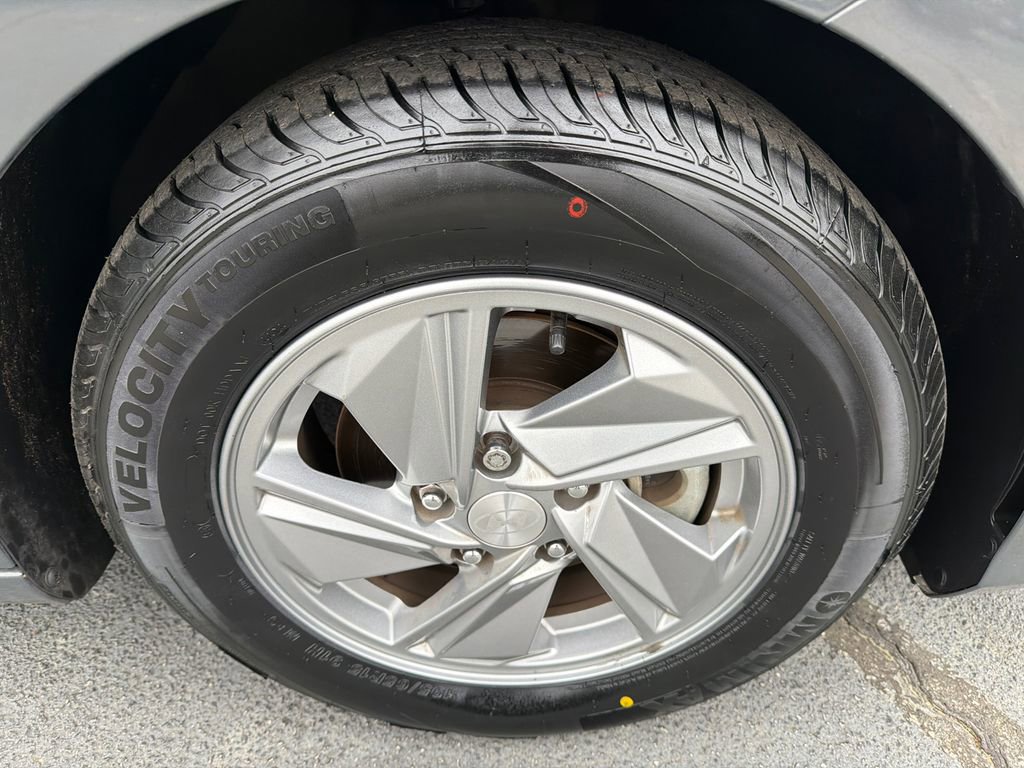 Used 2024 Hyundai Elantra SE image 12