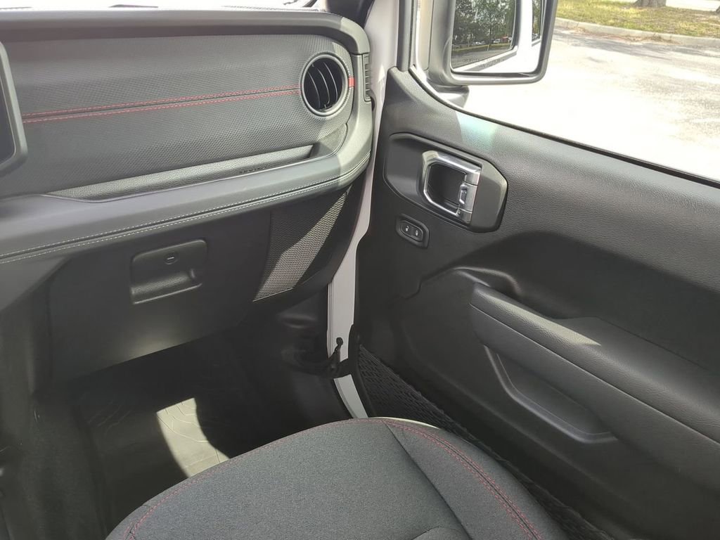 Used 2025 Jeep Gladiator Rubicon w/ Safety Group image 17