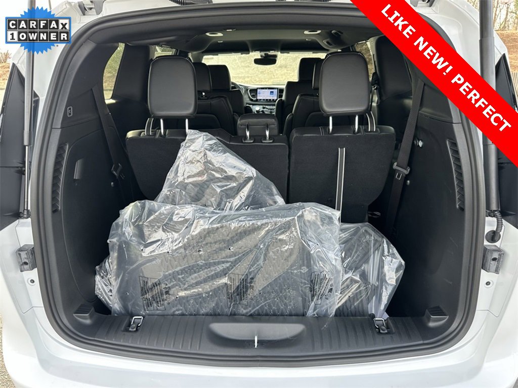 Used 2025 Chrysler Pacifica Select image 31