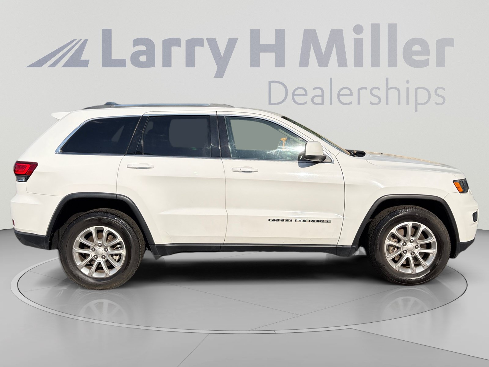 Used 2021 Jeep Grand Cherokee Laredo AWD/4WD image 6