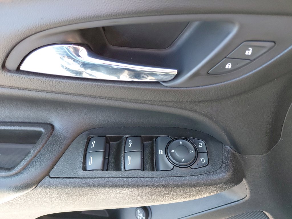 Used 2021 Chevrolet Equinox LT image 18