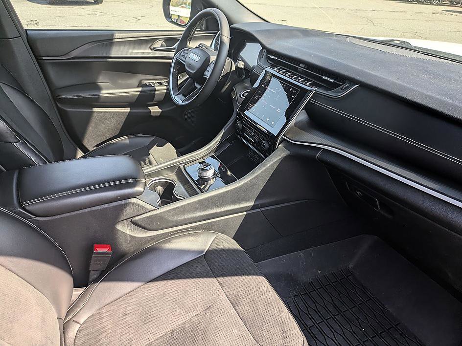 Used 2024 Jeep Grand Cherokee L Altitude image 38