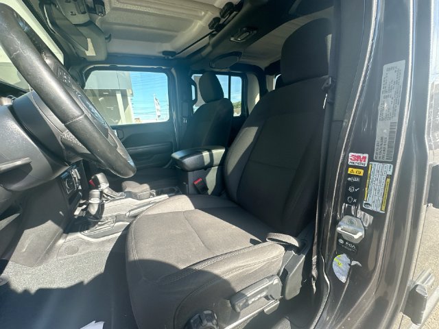 Used 2022 Jeep Gladiator Sport AWD/4WD image 13