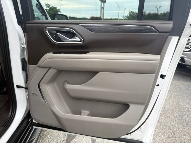 Used 2023 GMC Yukon XL SLT w/ SLT Premium Package AWD/4WD image 16