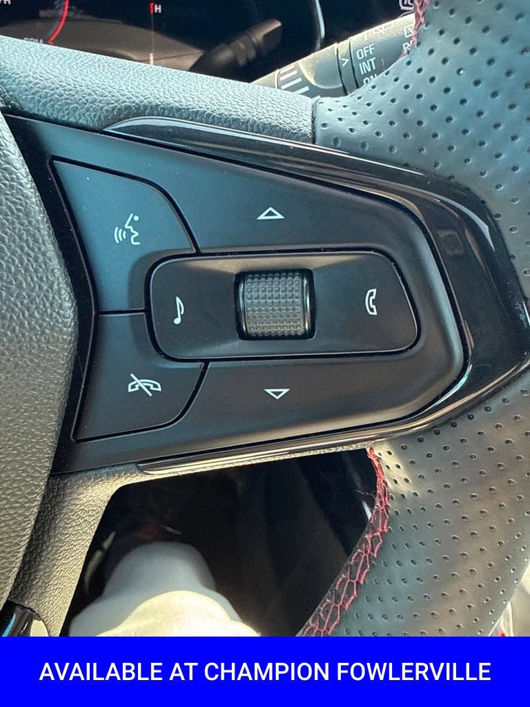 Used 2025 Chevrolet Trax RS w/ Sunroof Package FWD image 27