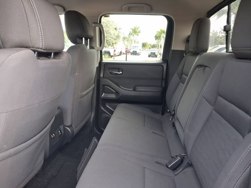 Used 2022 Nissan Frontier SV RWD image 9