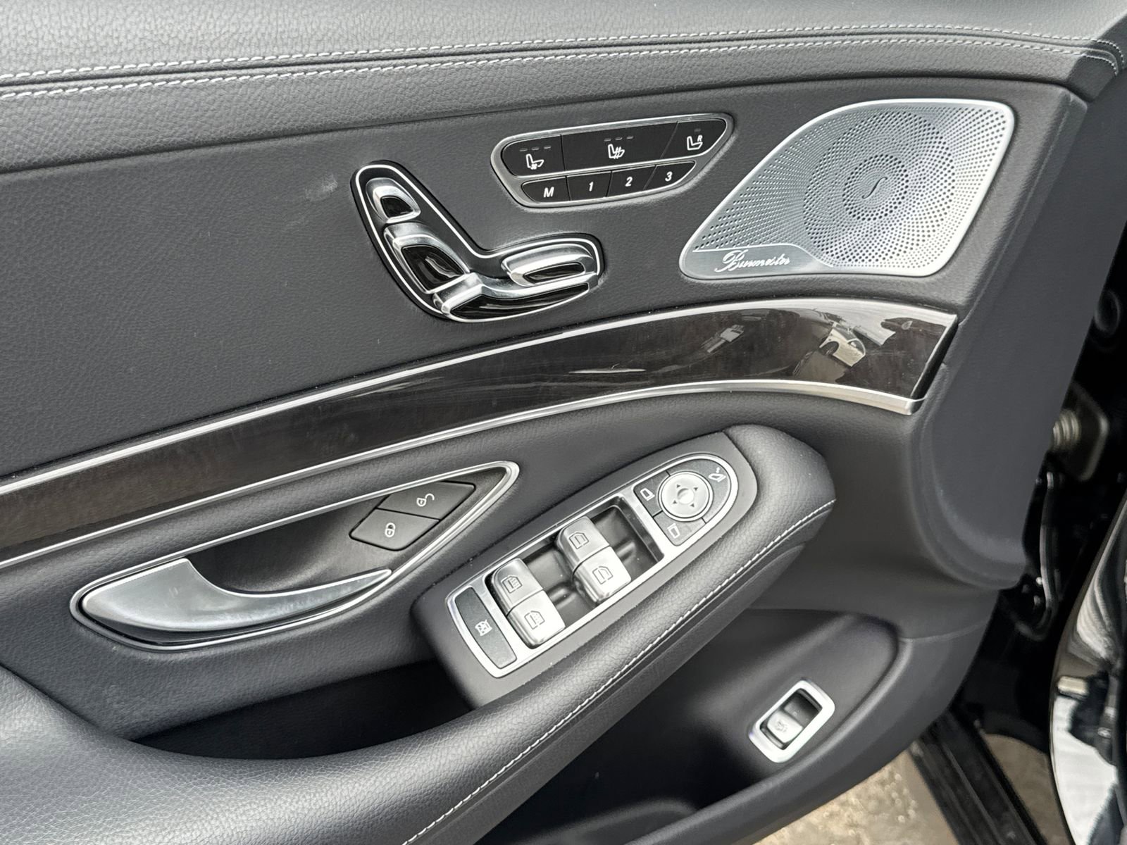 Used 2020 Mercedes-Benz S 450 Sedan image 18
