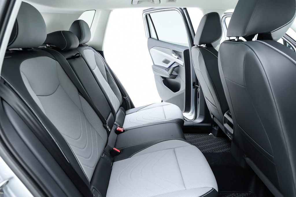 New 2026 Volkswagen Tiguan SE image 38