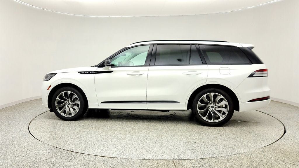 Used 2025 Lincoln Aviator 2WD w/ Jet Appearance Package image 8