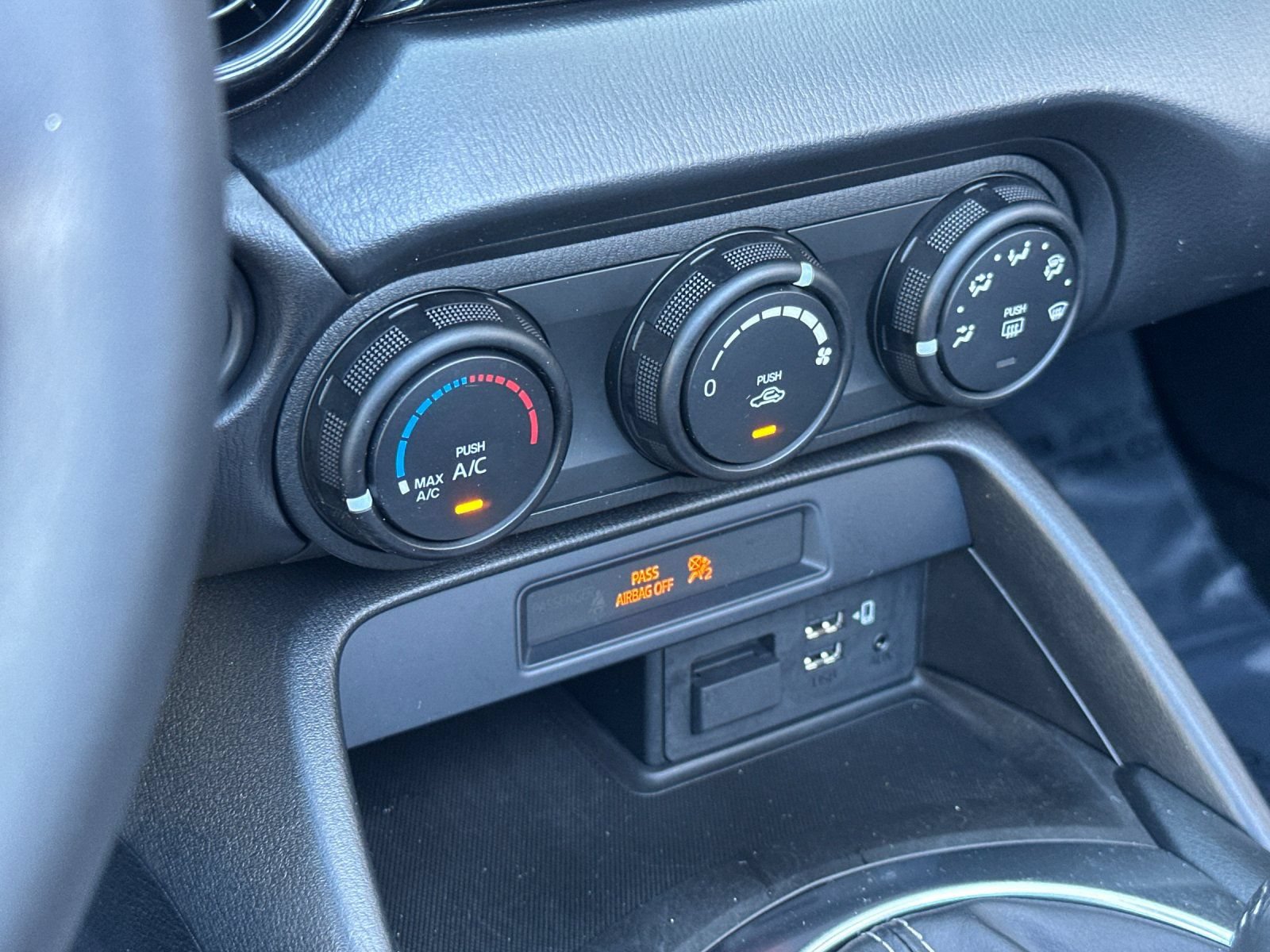 Used 2022 MAZDA MX-5 Miata Sport RWD image 18