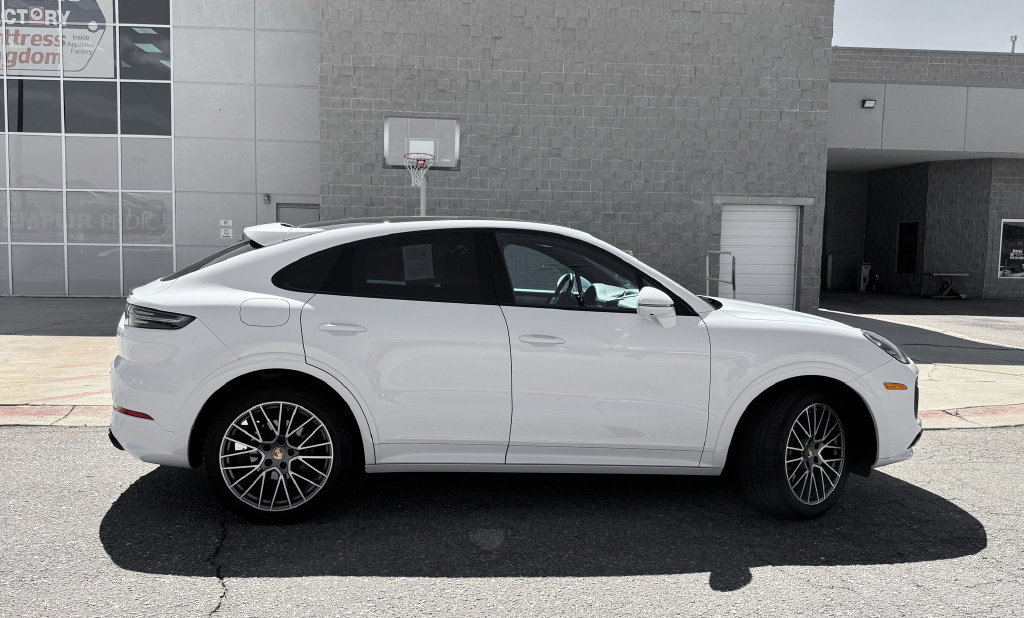 Used 2023 Porsche Cayenne Platinum Edition AWD/4WD image 5