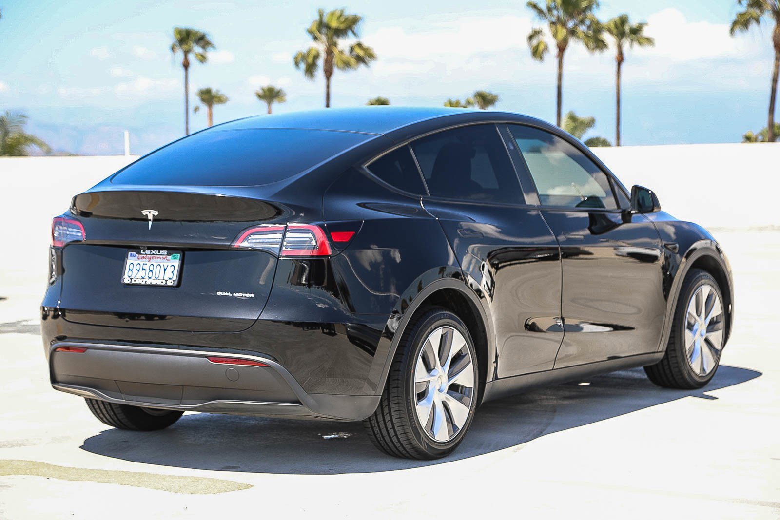 Used 2024 Tesla Model Y Long Range AWD/4WD image 7