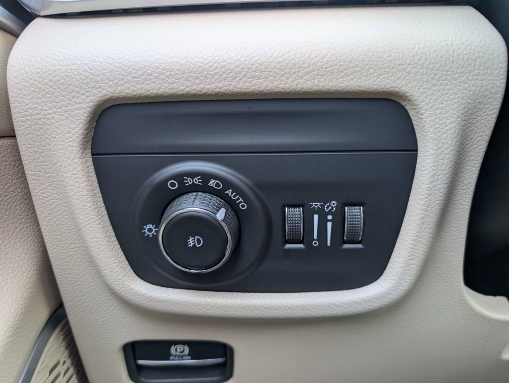 New 2026 Jeep Grand Cherokee L Limited image 39