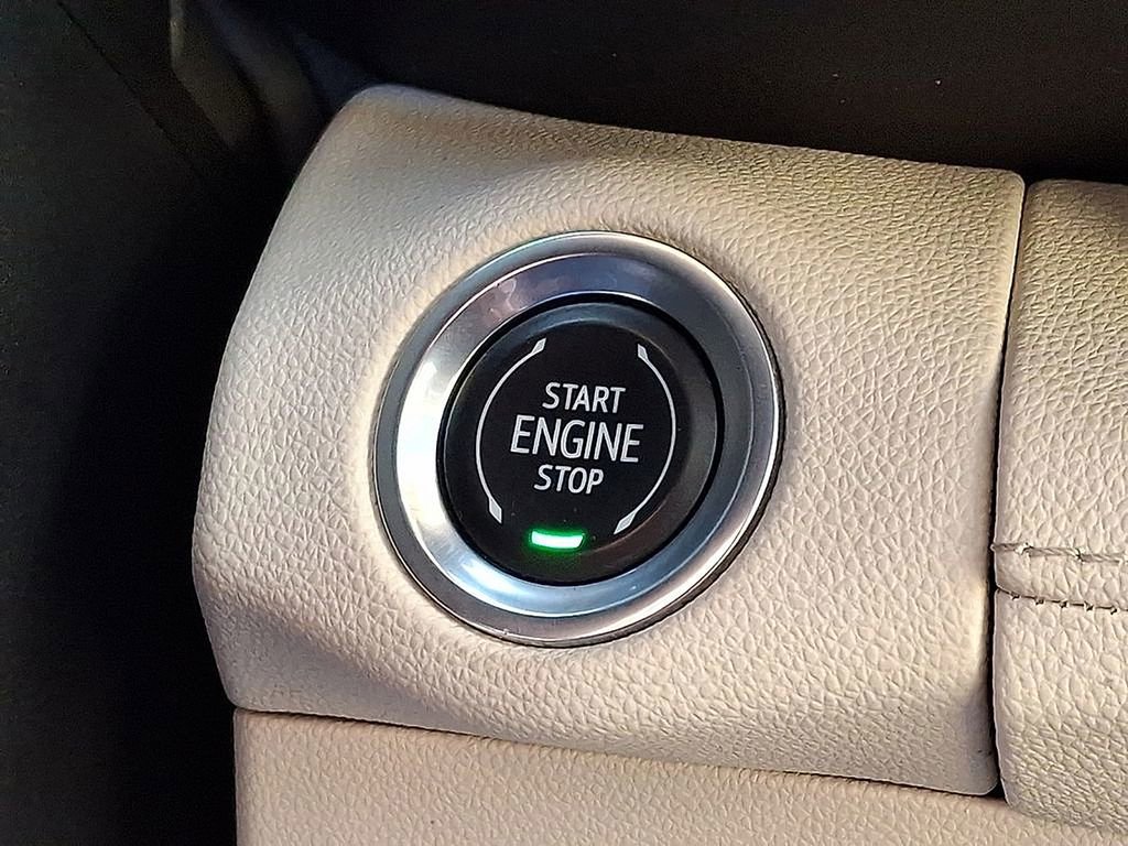 Used 2021 Buick Envision Avenir w/ Technology Package II image 23