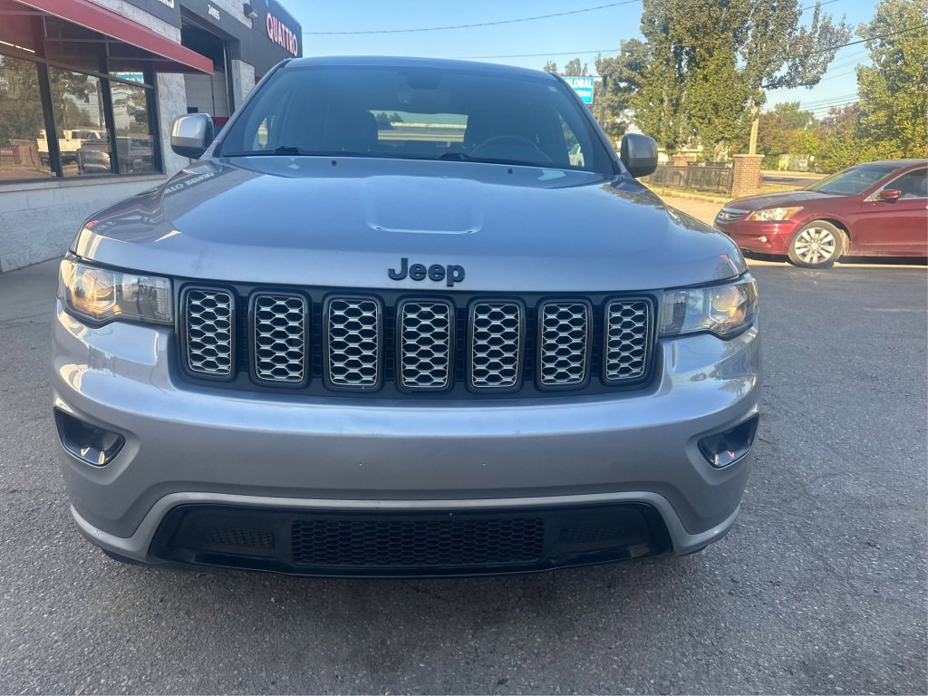 Used 2020 Jeep Grand Cherokee Altitude image 14