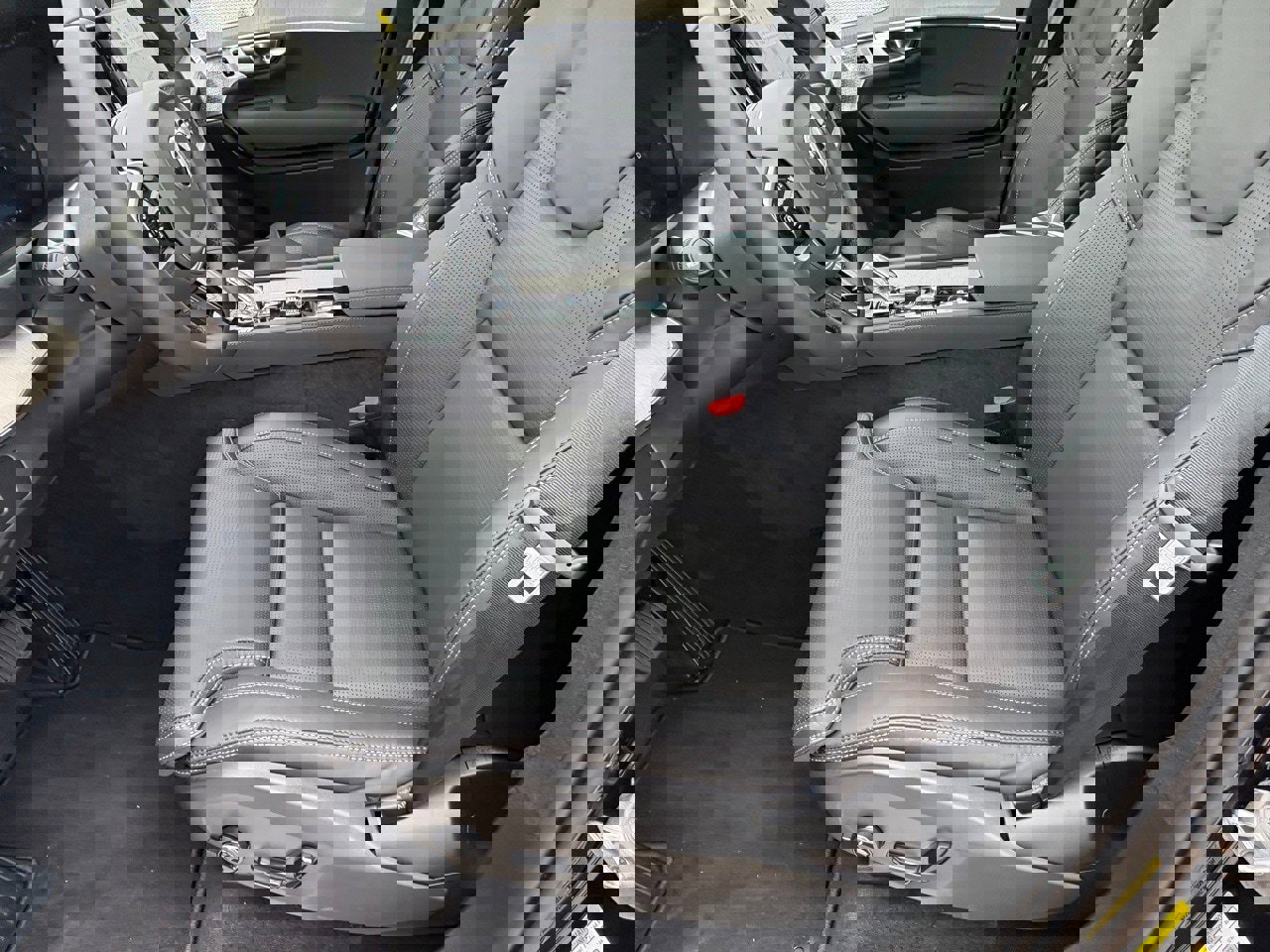 New 2026 Volvo XC90 B6 Ultra w/ Lounge Package image 17