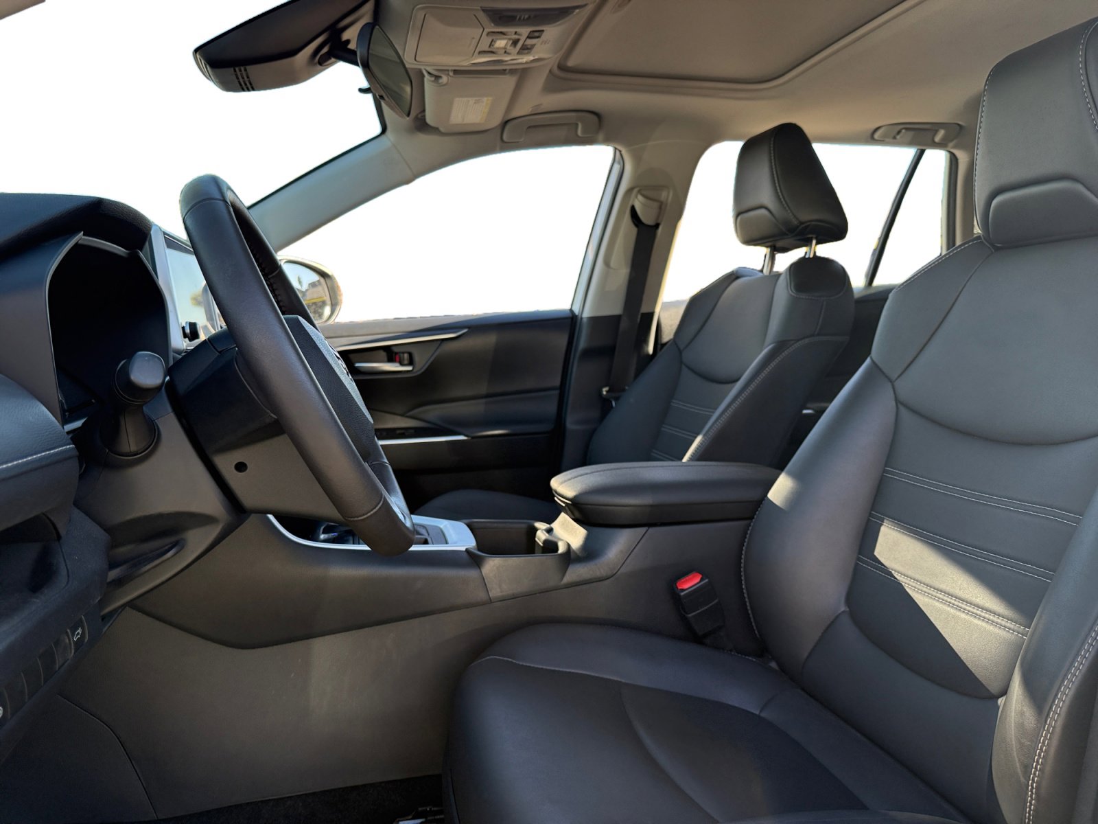 Used 2023 Toyota RAV4 XLE Premium image 9