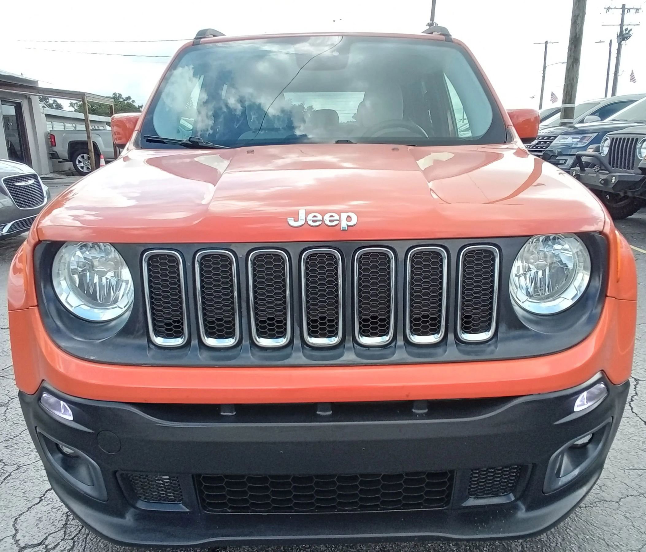 Used 2015 Jeep Renegade Latitude w/ Popular Equipment Group FWD image 3