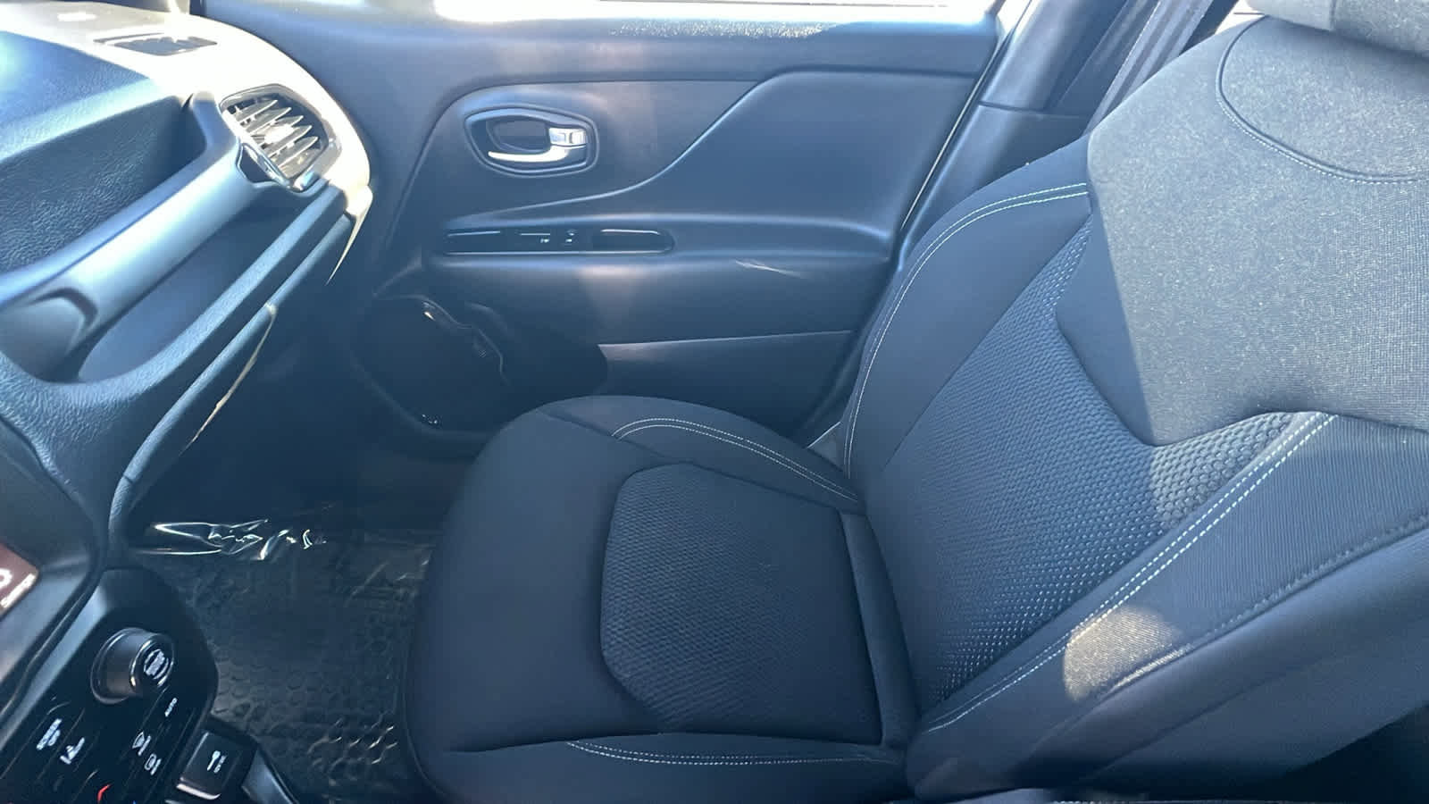 Certified 2022 Jeep Renegade Altitude w/ Sun/Sound Group image 12