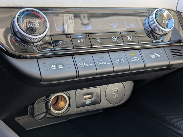 Used 2025 Hyundai Elantra Limited image 23