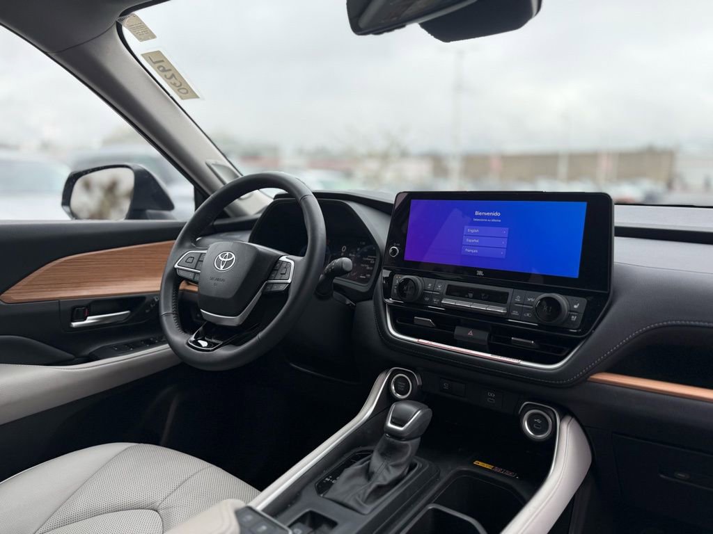 Certified 2025 Toyota Grand Highlander Limited image 23