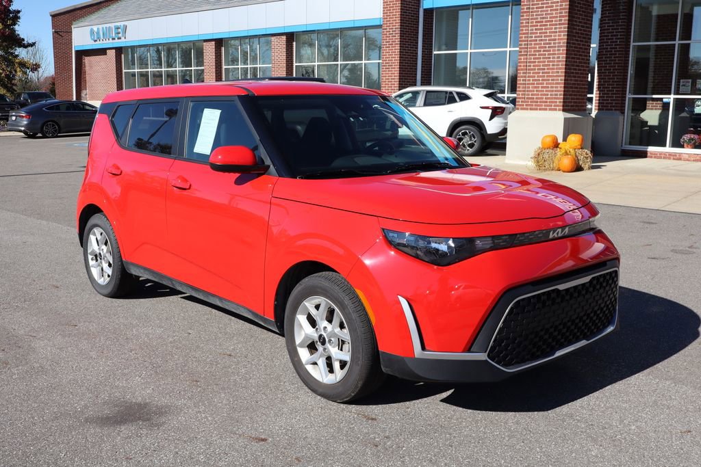 Used 2025 Kia Soul LX w/ Option Group 015 image 2