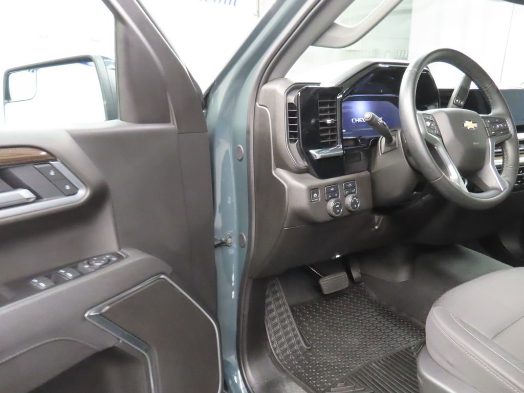 Used 2025 Chevrolet Silverado 1500 LT image 45