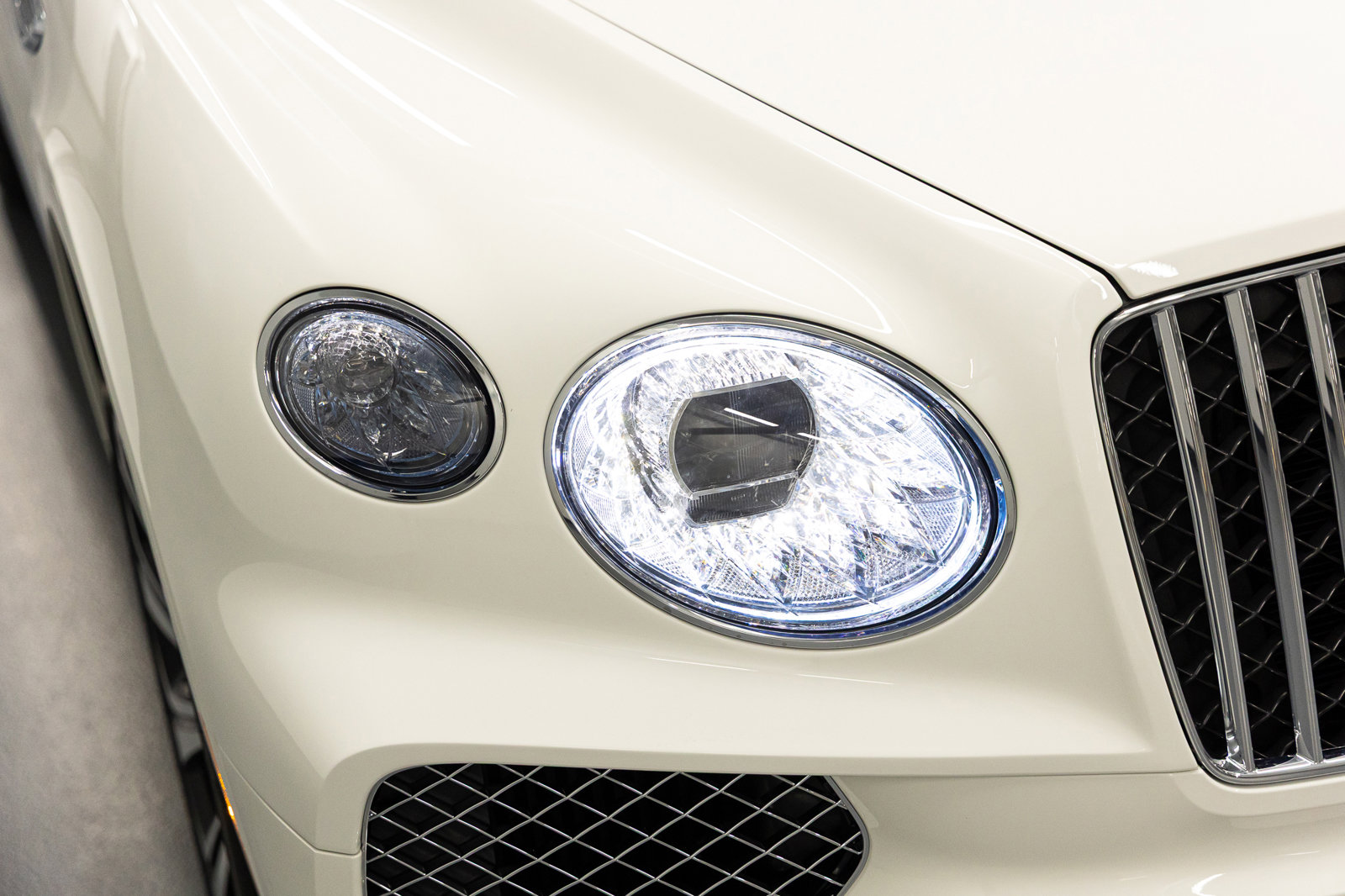 New 2026 Bentley Bentayga AWD/4WD image 11