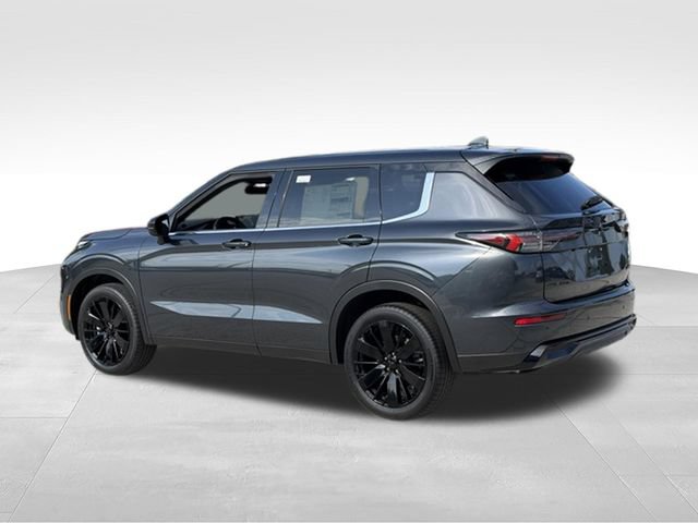 New 2026 Mitsubishi Outlander LE FWD image 3