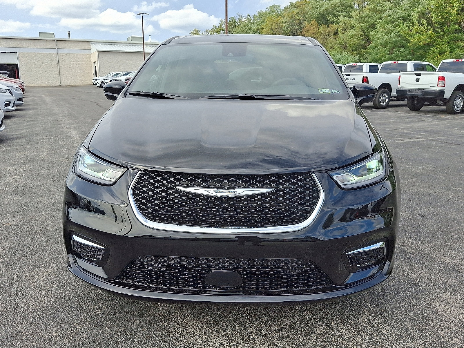 New 2026 Chrysler Pacifica Select image 3