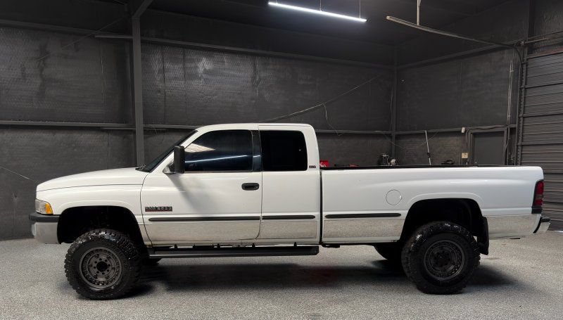 Used 1999 Dodge Ram 2500 Truck 4x4 Club Cab image 2