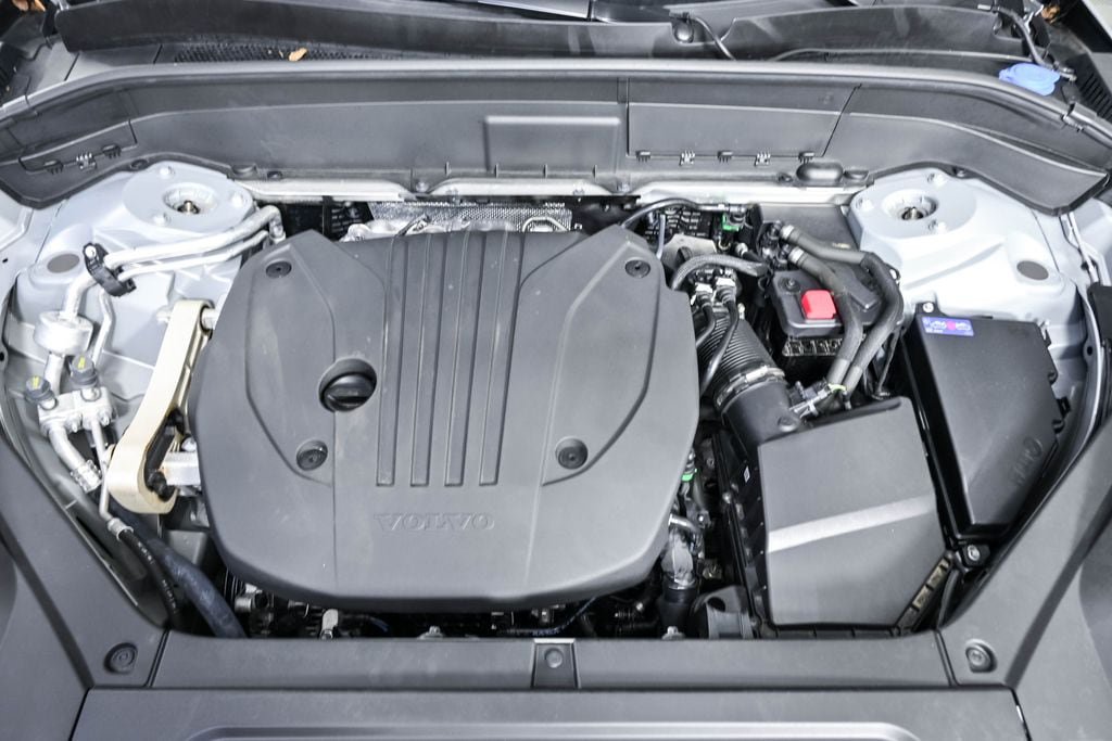 Certified 2025 Volvo XC90 B5 Core AWD/4WD image 36