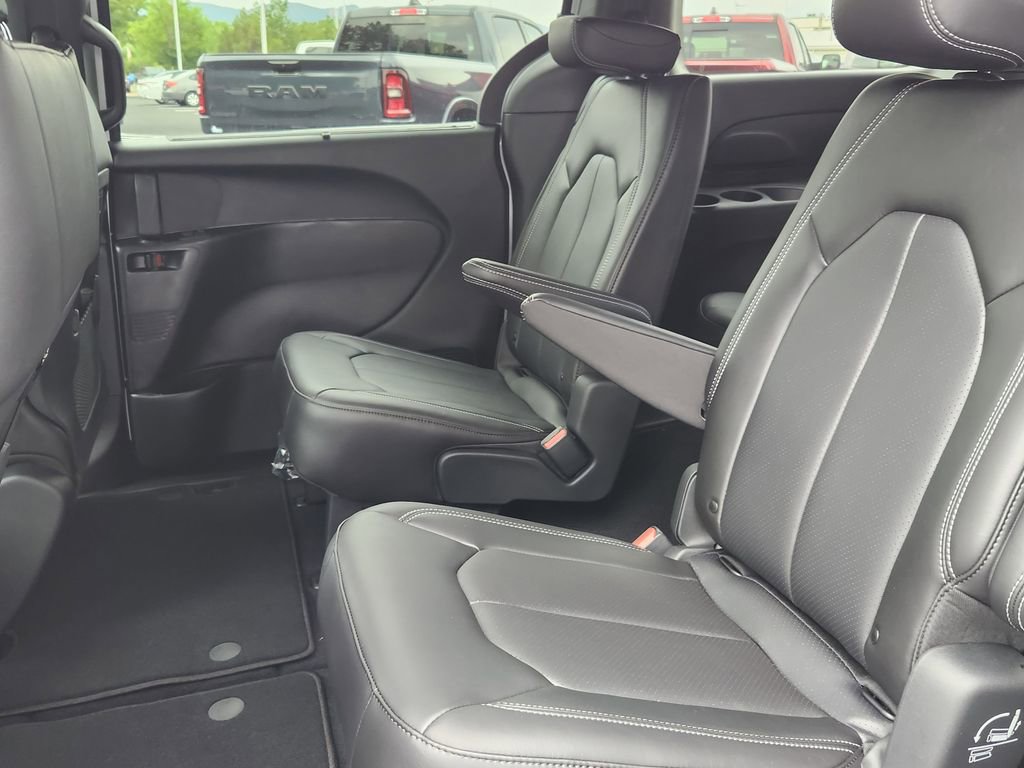 New 2026 Chrysler Pacifica Select image 10