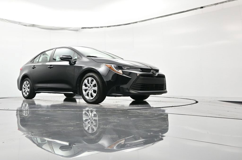 Used 2023 Toyota Corolla LE image 43