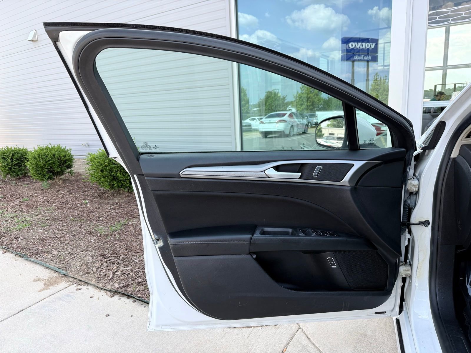 Used 2019 Ford Fusion SE FWD image 10